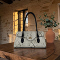 Bolsa de piel con textura tipo serpiente