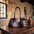 Bolsa de piel con textura y acabado degradado