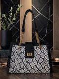 Bolsa de piel con textura tipo serpiente