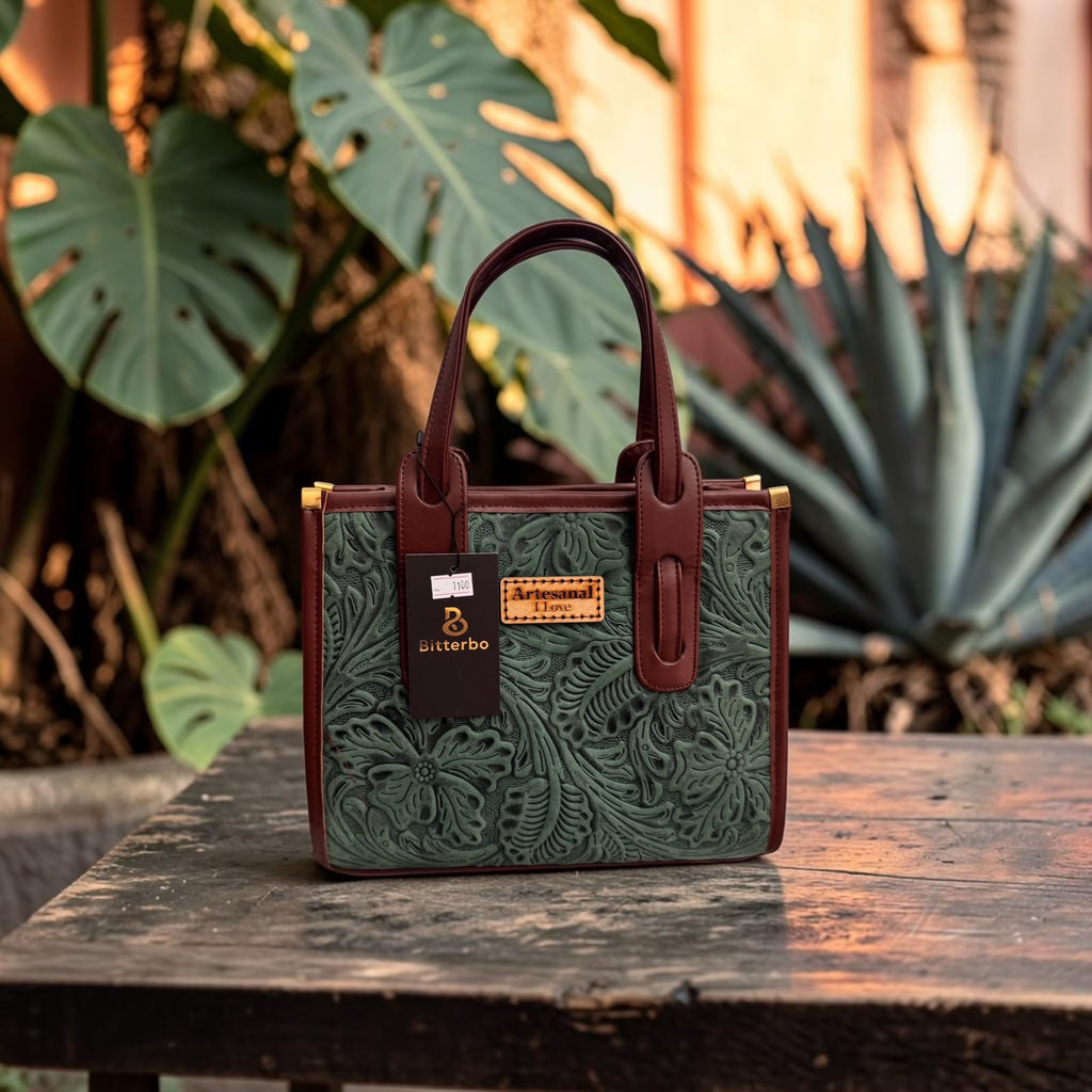 Bolsa artesanal de piel grabada