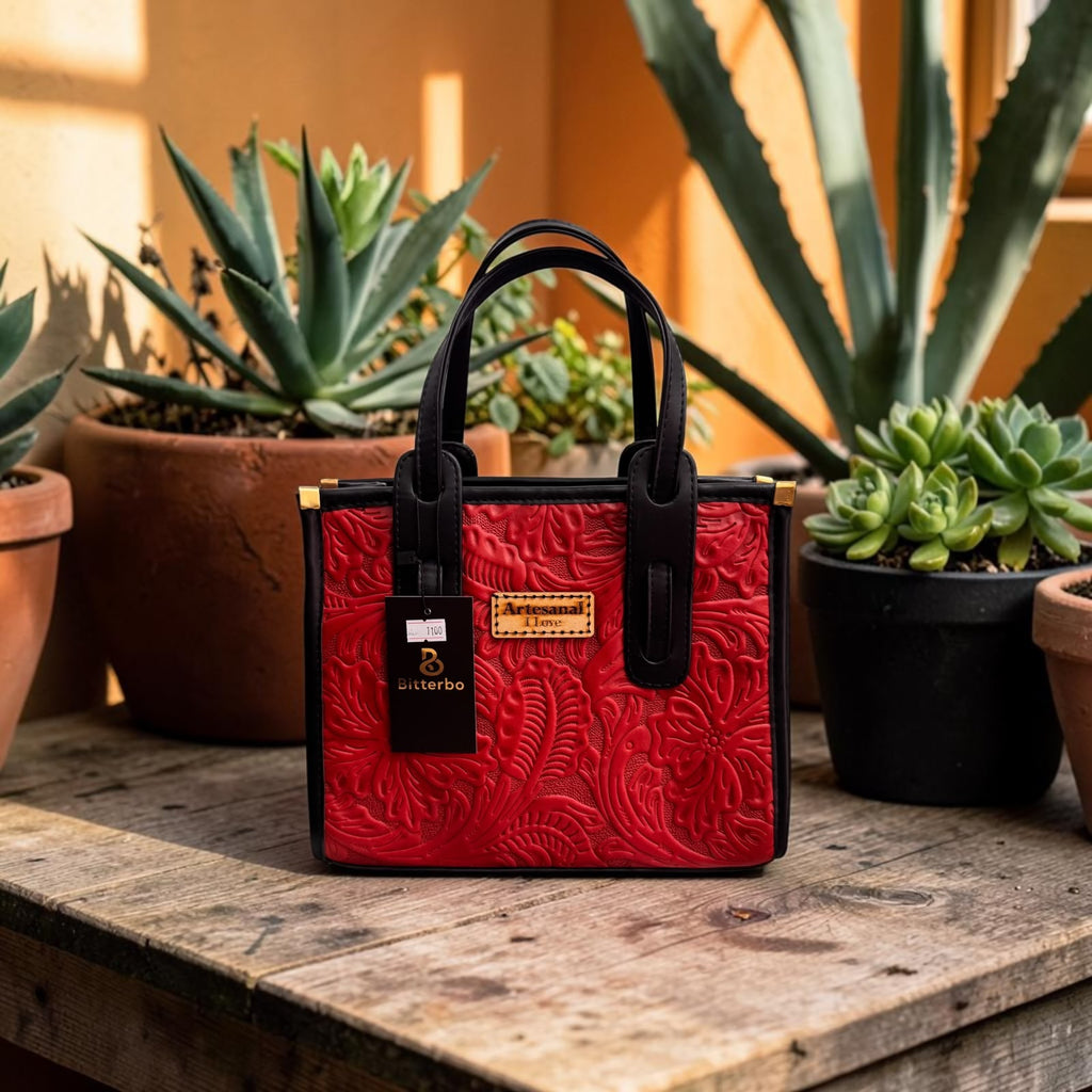 Bolsa artesanal de piel grabada