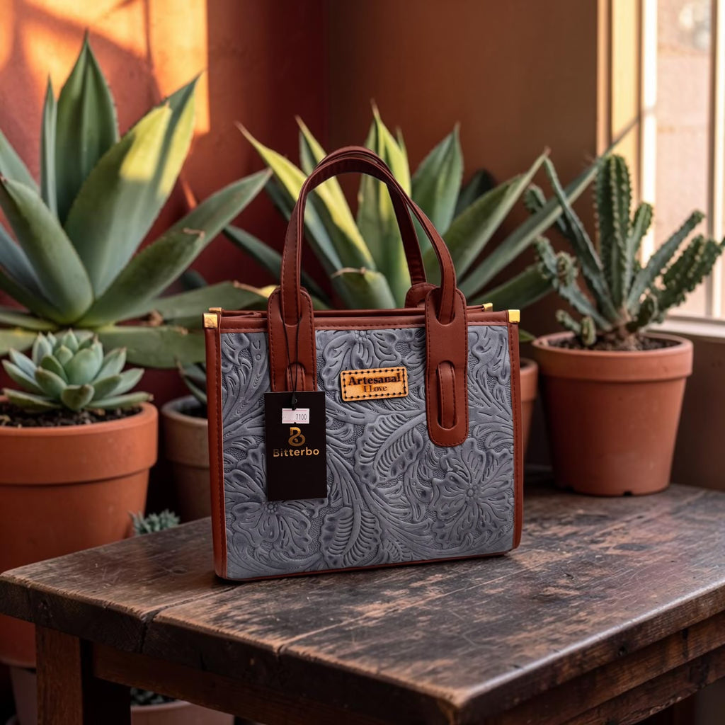 Bolsa artesanal de piel grabada