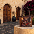 Bolsa artesanal con diseño floral