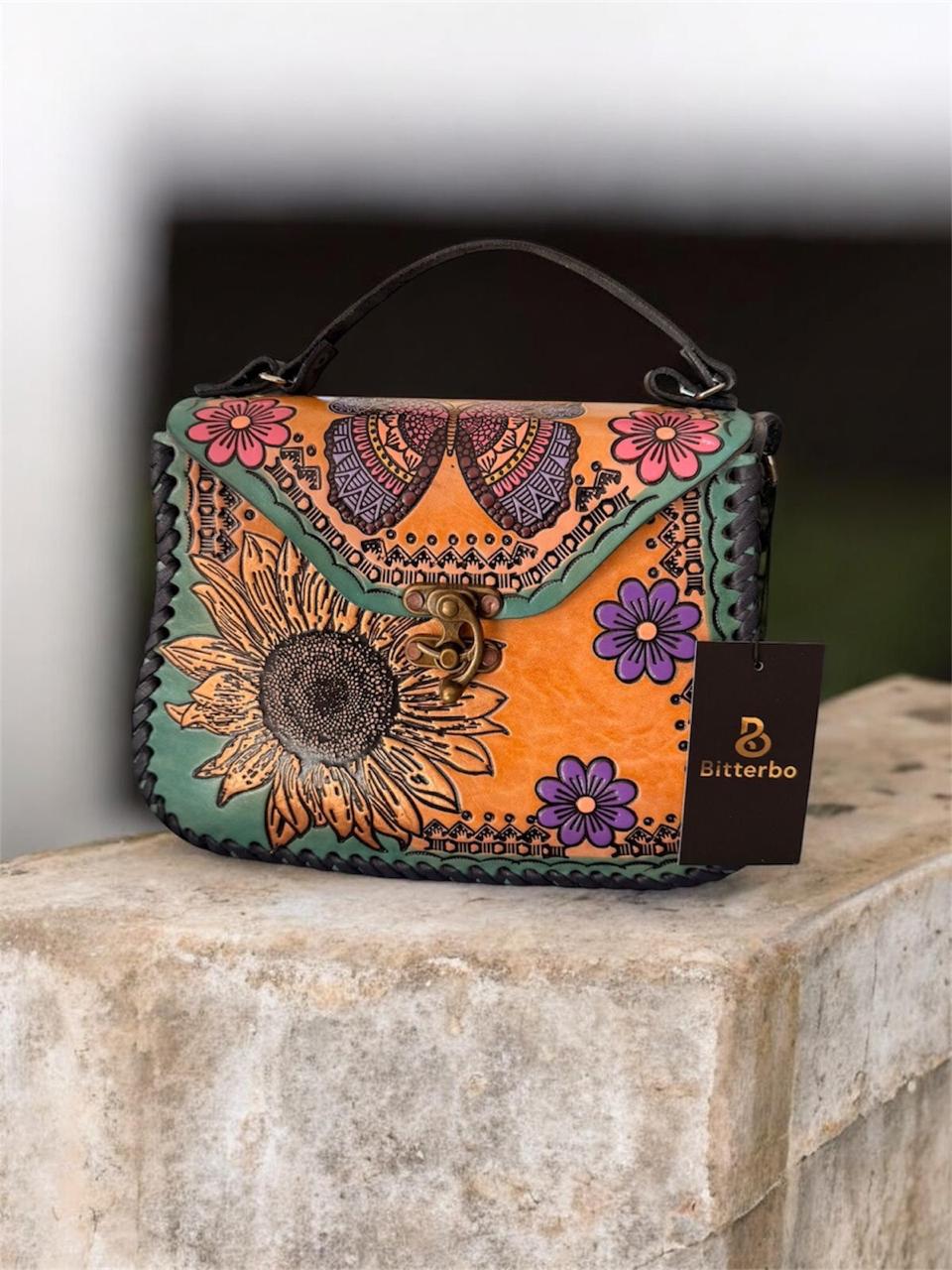 Bolsa artesanal de piel — Girasol y Mariposa